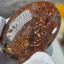 Load image into Gallery viewer, Strawberry Sunstone Palm Stone (Tanzania) – 坦桑尼亚草莓太阳石掌心石