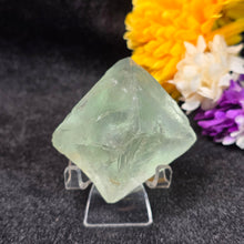 Load image into Gallery viewer, Fluorite Octahedron Display – 萤石八面体摆件