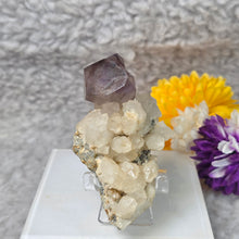 Load image into Gallery viewer, Amethyst on Quartz Specimen (Mogok, Myanmar) – 缅甸抹谷天然紫水晶共生石英矿物标本
