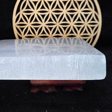 Load image into Gallery viewer, Polished Selenite Square Plate Display (14cm) – 透石膏抛光方形能量板