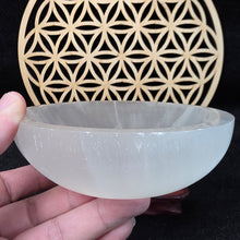 Load image into Gallery viewer, Polished Selenite Bowl Display (12cm) – 透石膏抛光能量碗摆件