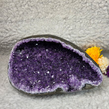 Load image into Gallery viewer, Amethyst Money Bag Display – 紫水晶钱袋子摆件