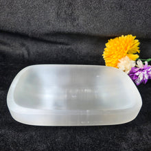 Load image into Gallery viewer, Good Grade Polished Rectangle Selenite Bowl Display (20cm × 12cm) – 优质透石膏长方形抛光碗摆件