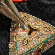 Load image into Gallery viewer, Tibetan Crossed Vajra (Dorje) with Medicine Buddha Display – 十字金刚杵药师佛摆件