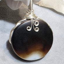 Load image into Gallery viewer, Tibetan Goat Eye Agate Wire Wrapped Pendant – 西藏羊眼玛瑙绕线吊坠