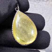 Load image into Gallery viewer, Golden Mica Pendant – 金云母吊坠