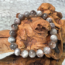 Load image into Gallery viewer, Heliolite Black Sunstone Bracelet – 星辉骨干黑太阳石手链