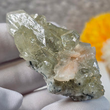 Load image into Gallery viewer, Gemmy Green Apophyllite Specimen Display – 宝石级绿色鱼眼石标本摆件