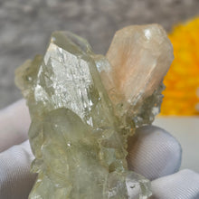 Load image into Gallery viewer, Gemmy Green Apophyllite Specimen Display – 宝石级绿色鱼眼石标本摆件