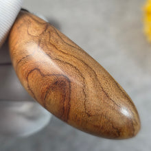 Load image into Gallery viewer, Rosewood Polished Pendant with Necklace – 花梨木抛光吊坠项链