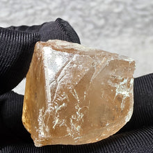 Load image into Gallery viewer, Raw Champagne Topaz – Clarity, Confidence & Manifestation