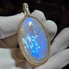 Load image into Gallery viewer, Blue Sheen Moonstone Wire Wrapped Pendant – 蓝光月光石绕线吊坠