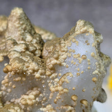 Load image into Gallery viewer, Quartz with Calcite & Actinolite Cluster (Madan Ore Field, Smolyan Province, Bulgaria) – 保加利亚马丹矿区石英方解石阳起石共生晶簇