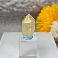 Load image into Gallery viewer, Iridescent Golden Healer Quartz Display (Uri, Switzerland) – 瑞士乌里彩虹金疗愈水晶摆件