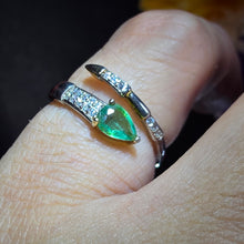 Load image into Gallery viewer, Emerald Snake Ring (Adjustable) – 祖母绿灵蛇可调节戒指