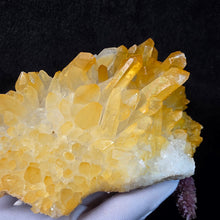 Load image into Gallery viewer, Golden Healer Quartz Cluster Display – 黄金治癒者水晶簇摆件