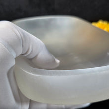 Load image into Gallery viewer, Good Grade Polished Rectangle Selenite Bowl Display (20cm × 12cm) – 优质透石膏长方形抛光碗摆件