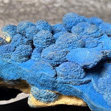 Load image into Gallery viewer, Raw Azurite “Blueberries” Specimen Display – 原矿蓝铜矿“蓝莓”标本摆件