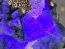 Load image into Gallery viewer, Blue Fluorite with Milky Quartz from Inner Mongolia (Old Mine)