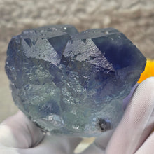 Load image into Gallery viewer, Blue-Greenish Cubic Fluorite Mineral Specimen (Yaogangxian Mine, Hunan, China) – 中国湖南瑶岗仙矿蓝绿色立方萤石矿物标本

