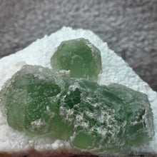 Load image into Gallery viewer, Green Fluorite on Milky Quartz Mineral Specimen (Xianghualing, Hunan, China) – 中国湖南香花岭绿色萤石共生乳白石英天然矿物标本
