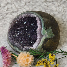 Load image into Gallery viewer, Amethyst Money Bag – Attract Wealth &amp; Positive Energy
