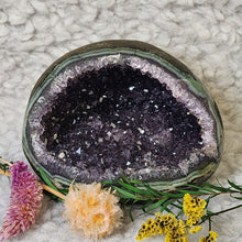 Load image into Gallery viewer, Amethyst Money Bag – Attract Wealth &amp; Positive Energy
