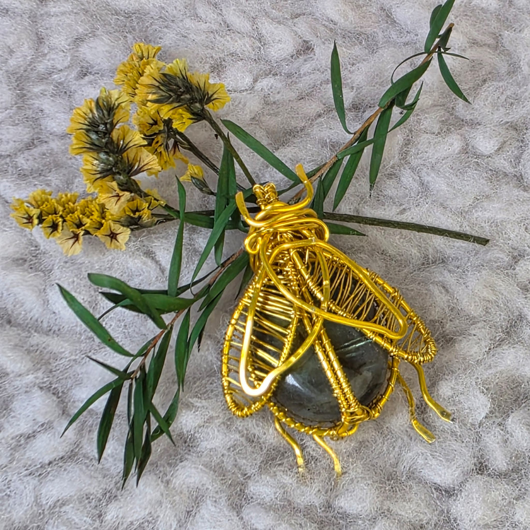 ✨Handcrafted Wire Wrapped Golden Beetle – The Guardian of Renewal, Strength & Prosperity ✨