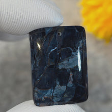 Load and play video in Gallery viewer, Top-Grade Pietersite Pendant – 顶级彼得石吊坠
