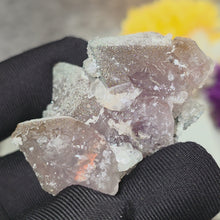 Load and play video in Gallery viewer, Amethyst with Chlorite and Calcite Specimen (Hubei, China) – 湖北紫水晶共生绿泥石与方解石矿标
