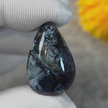 Load and play video in Gallery viewer, Top-Grade Pietersite Pendant – 顶级彼得石吊坠
