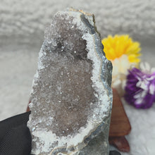 Load and play video in Gallery viewer, Grey Amethyst Druzy Display – 灰紫晶洞摆件
