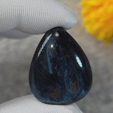 Load and play video in Gallery viewer, Top-Grade Pietersite Pendant – 顶级彼得石吊坠
