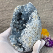 Load image into Gallery viewer, Top-Grade Celestite Specimen Display (Madagascar) – 顶级马达加斯加天青石标本摆件

