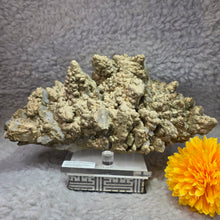 Load image into Gallery viewer, Quartz with Calcite &amp; Actinolite Cluster (Madan Ore Field, Smolyan Province, Bulgaria) – 保加利亚马丹矿区石英方解石阳起石共生晶簇
