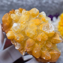 Load image into Gallery viewer, Golden Healer Quartz (Pakistan) – 巴基斯坦金色治愈石英摆件
