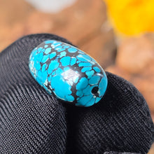 Load image into Gallery viewer, Natural Spiderweb Turquoise Barrel Shaped Bead (Hubei) – 天然湖北蜘蛛网绿松石桶珠
