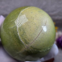 Load image into Gallery viewer, Serpentine Sphere – 蛇纹石水晶圆球摆件
