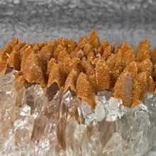 Load image into Gallery viewer, Clear Dogtooth Calcite with Brown Calcite (Secondary Growth) Specimen – 透明犬牙方解石伴褐色次生方解石标本
