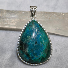 Load image into Gallery viewer, Chrysocolla Pendant (Congo) – 刚果硅孔雀石吊坠
