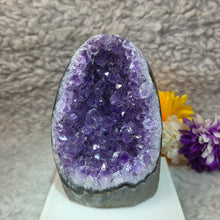 Load image into Gallery viewer, Good Grade Amethyst Slab Display (Uruguay) – 优质乌拉圭紫水晶切片摆件
