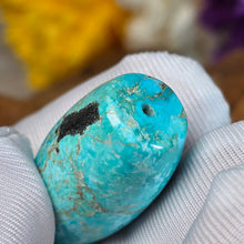 Load image into Gallery viewer, Turquoise Barrel Shaped Bead (Hubei) – 湖北绿松石桶珠路路通
