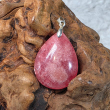 Load image into Gallery viewer, Rhodochrosite Pendant – 红纹石吊坠

