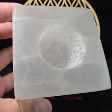 Load image into Gallery viewer, Raw Selenite Square Candle Holder Display (8cm) – 透石膏原矿方形烛台摆件
