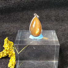 Load image into Gallery viewer, Golden Sunstone Pendant – 金太阳石吊坠
