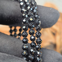 Load image into Gallery viewer, Faceted Black Spinel Bracelet – 切面黑尖晶石手链
