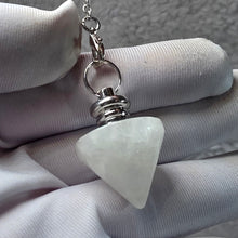 Load image into Gallery viewer, Crystal Pendulum (Fat Shaped) – 水晶胖型灵摆
