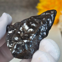 Load image into Gallery viewer, Botryoidal Hematite Specimen Display (Morocco) – 摩洛哥葡萄状赤铁矿标本摆件
