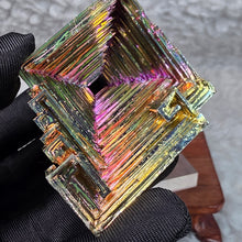 Load image into Gallery viewer, Bismuth Crystal Display – 碲铋晶体金属结晶摆件
