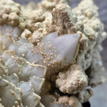 Load image into Gallery viewer, Quartz with Calcite &amp; Actinolite Cluster (Madan Ore Field, Smolyan Province, Bulgaria) – 保加利亚马丹矿区石英方解石阳起石共生晶簇
